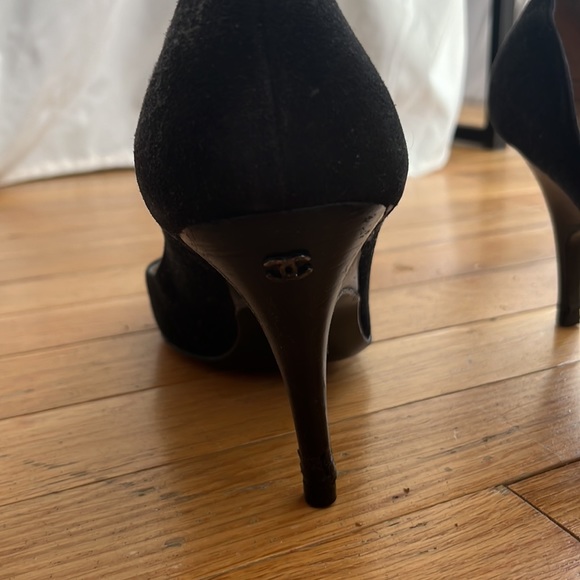 AUTHENTIC Chanel heels - Picture 2 of 3